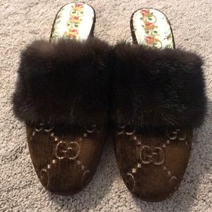 Gucci women fur slide